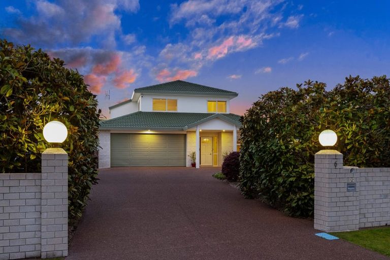 Photo of property in 6 Settlers Grove, Orewa, 0931