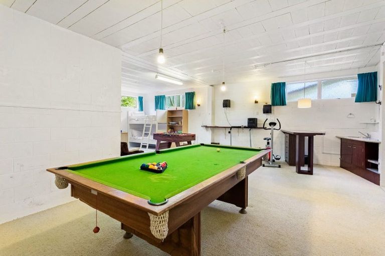 Photo of property in 23 Roberts Road, Matakatia, Whangaparaoa, 0930