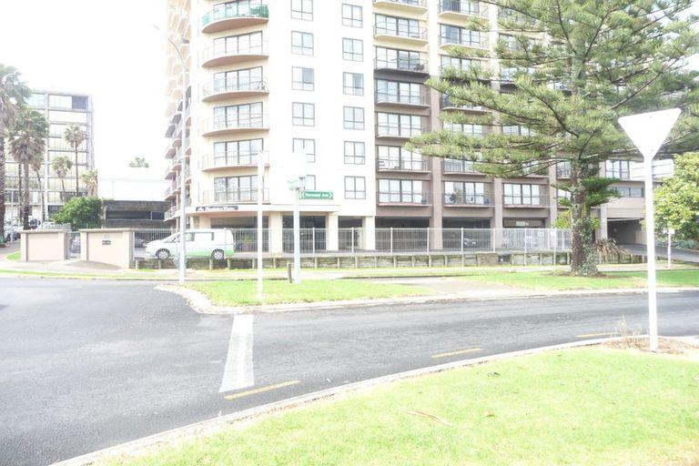 Photo of property in The Rennaissance, 14f/18 Ronwood Avenue, Manukau, Auckland, 2104