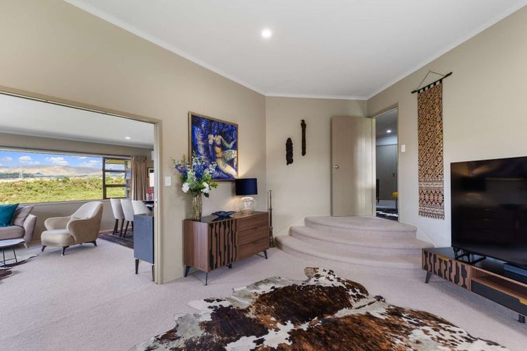 Photo of property in 28 Johnstone Drive, Fitzherbert, Palmerston North, 4410