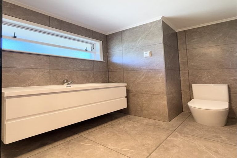 Photo of property in 61 Kirby Street, Glendene, Auckland, 0602