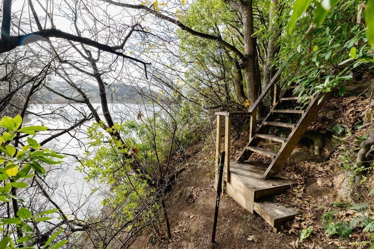 Photo of property in 8 Cove Street, Roseneath, Port Chalmers, 9023