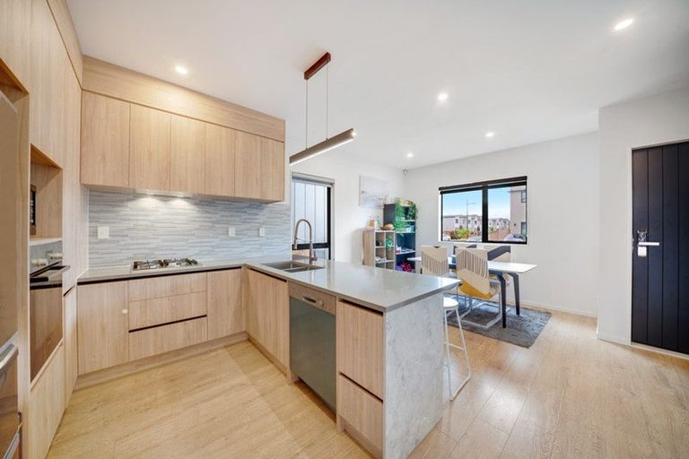 Photo of property in 73 Kairakau Street, Papakura, 2110