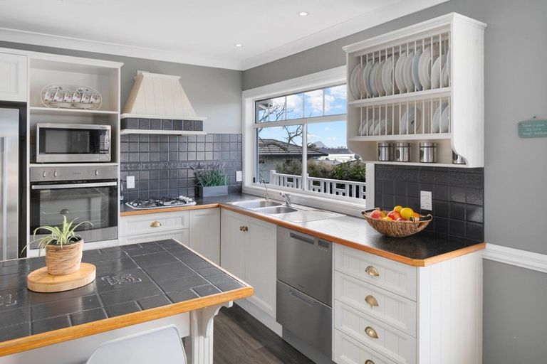 Photo of property in 6 Norfolk Way, Welcome Bay, Tauranga, 3112