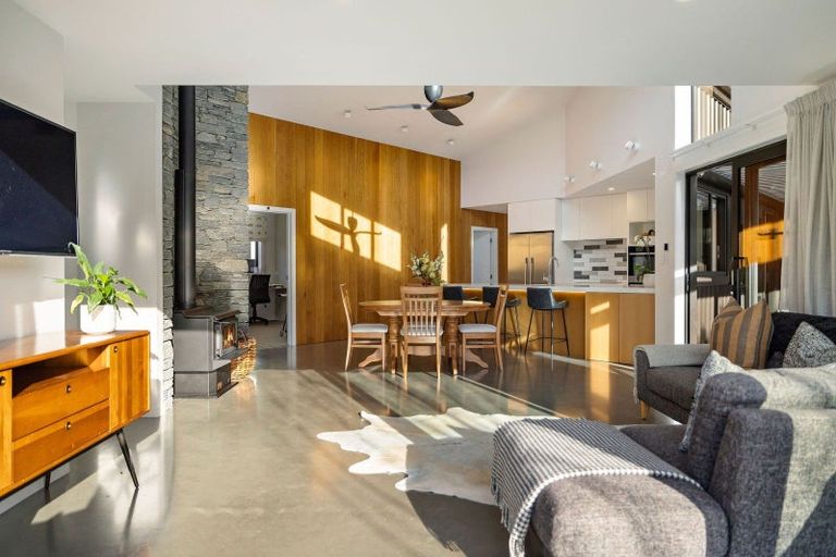 Photo of property in 20 Adamson Drive, Arrowtown, 9302