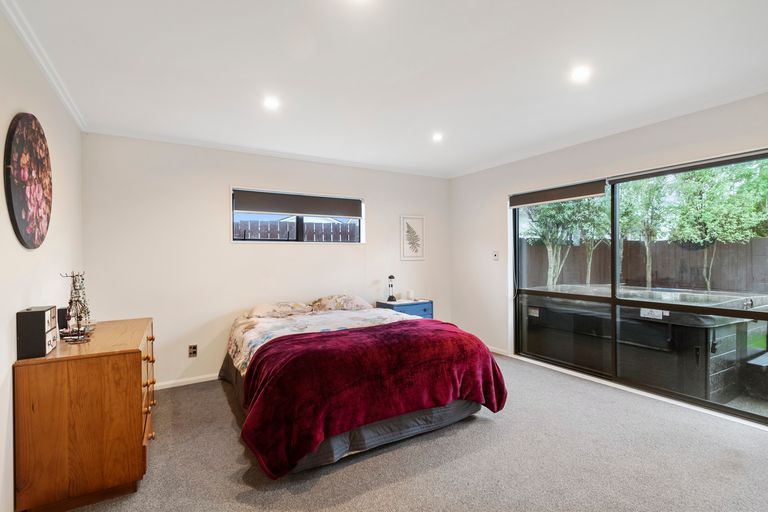 Photo of property in 23a Edgewater Parade, Waiuku, 2123