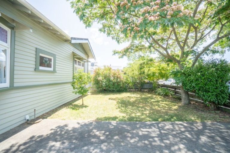 Photo of property in 40 Kingswood Street, Takaro, Palmerston North, 4412