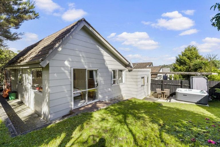Photo of property in 2/19 Simon Ellice Drive, Bayview, Auckland, 0629