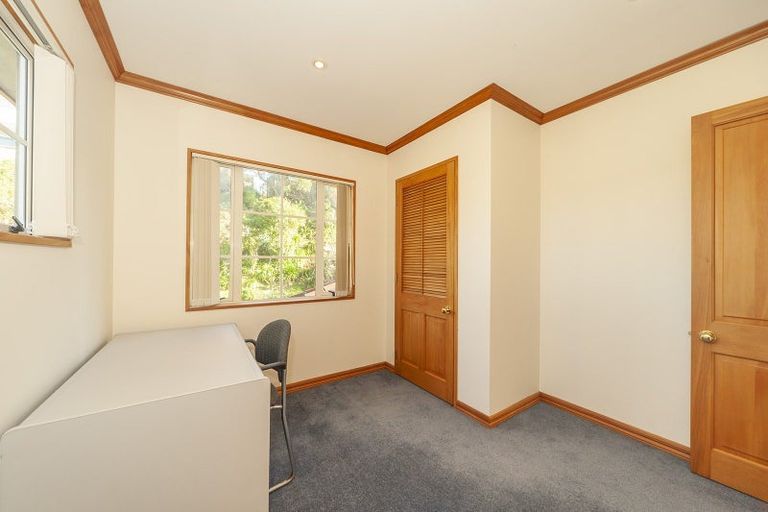 Photo of property in 15 Amesbury Drive, Churton Park, Wellington, 6037