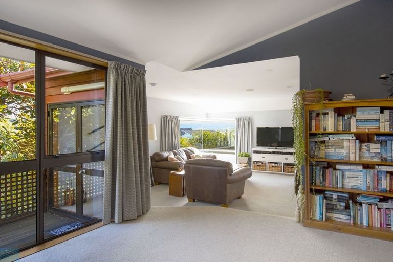 Photo of property in 12 Doon Grove, Papakowhai, Porirua, 5024