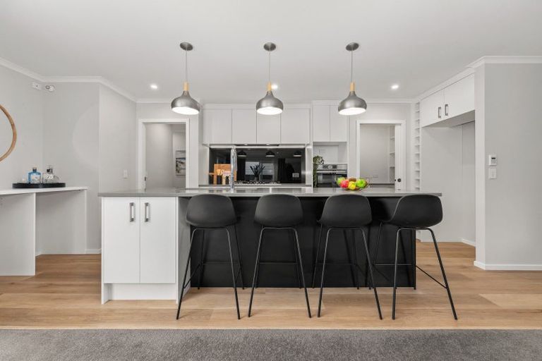 Photo of property in 10 Weatherdeck Close, Whitby, Porirua, 5024