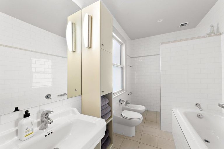 Photo of property in 84 Muritai Road, Eastbourne, Lower Hutt, 5013