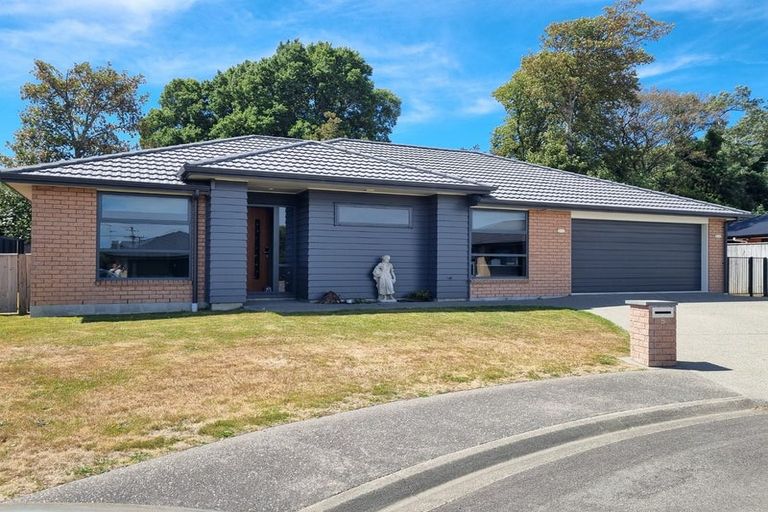 Photo of property in 5 Angus Place, Carterton, 5713
