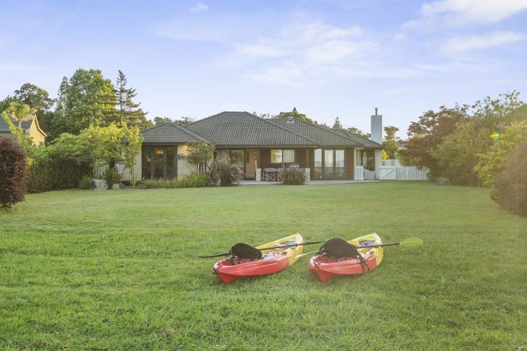 Photo of property in 20 Gemini Place, Kawaha Point, Rotorua, 3010