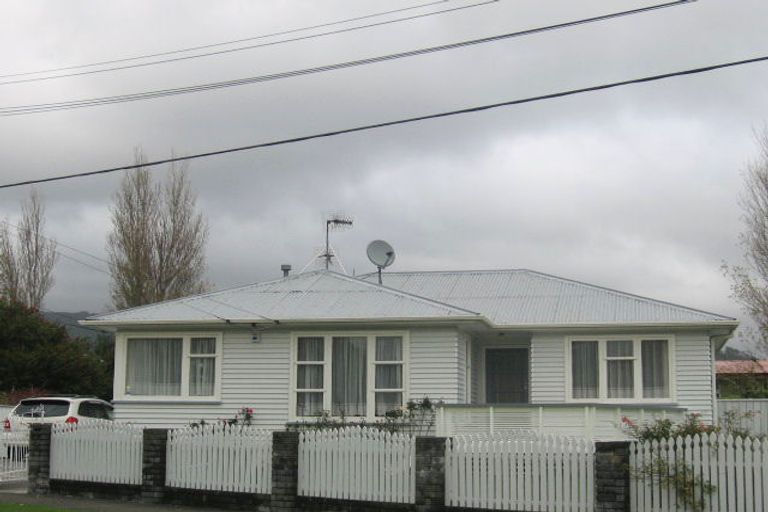 Photo of property in 3 Richard Grove, Stokes Valley, Lower Hutt, 5019
