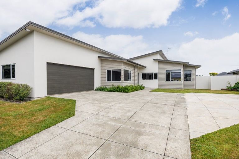 Photo of property in 5 Manhattan Court, Kelvin Grove, Palmerston North, 4414