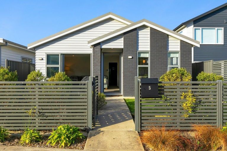 Photo of property in 5 Taiko Place, Kenepuru, Porirua, 5022