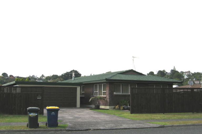 Photo of property in 10 John Downs Drive, Browns Bay, Auckland, 0630