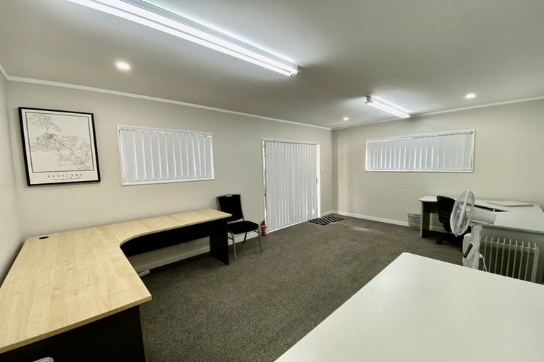 Photo of property in 299 Hobsonville Road, Hobsonville, Auckland, 0618