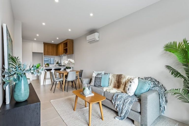 Photo of property in 14 Port Way, Rosehill, Papakura, 2113
