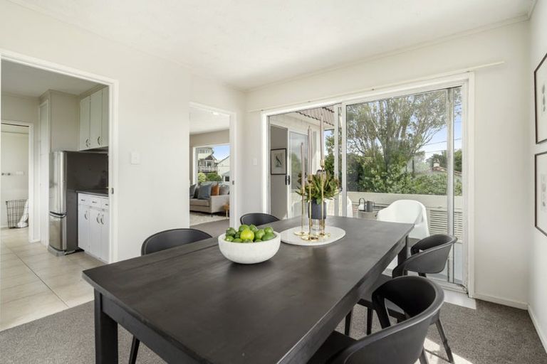 Photo of property in 1/22 North Avenue, Narrow Neck, Auckland, 0624