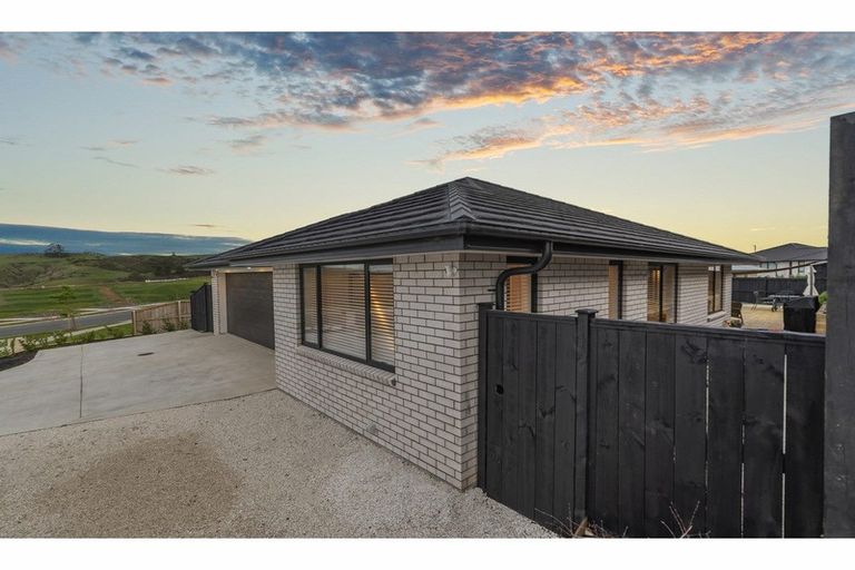 Photo of property in 8 Calder Crescent, Pokeno, 2402