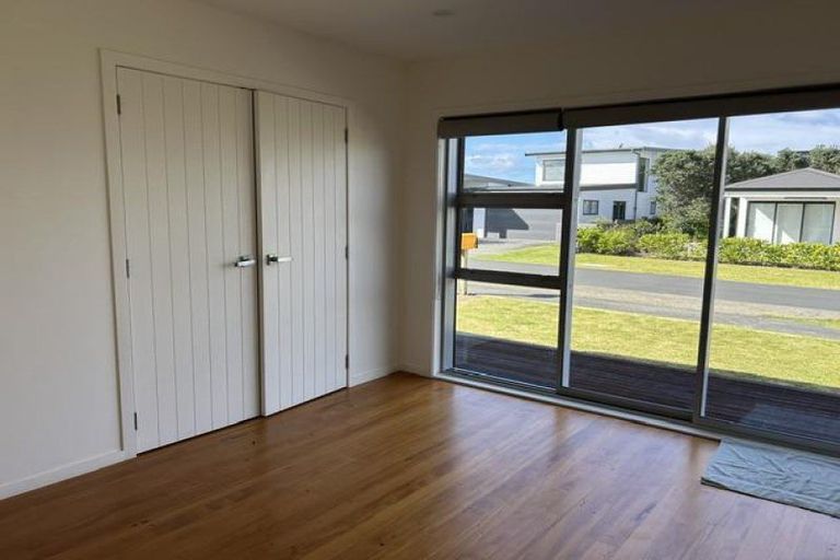 Photo of property in 12 Matariki Street, Omaha, 0986
