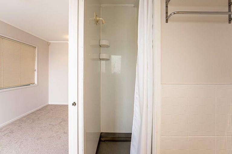 Photo of property in 1/272 Whangaparaoa Road, Red Beach, 0932