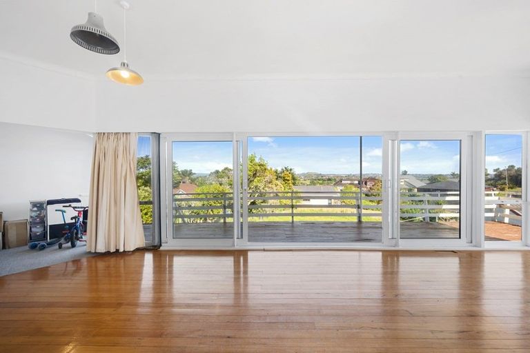 Photo of property in 105 Bradbury Road, Botany Downs, Auckland, 2010