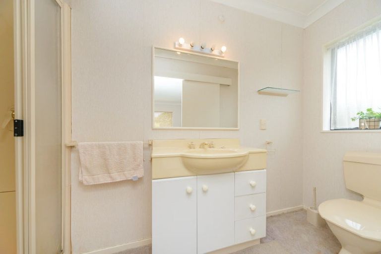 Photo of property in 112 John F Kennedy Drive, Milson, Palmerston North, 4414