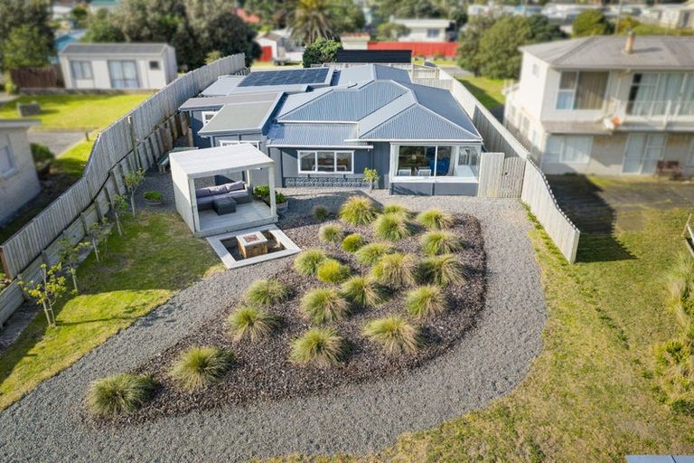 Photo of property in 3 Kent Avenue, Waitarere Beach, Levin, 5510