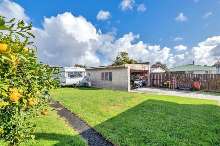 Photo of property in 12 Statesman Street, Henderson, Auckland, 0612
