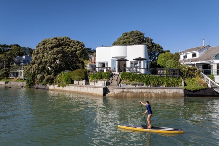 Photo of property in Wallis Street, Raglan, 3225