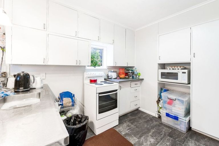 Photo of property in 4 Grainger Road, Te Atatu South, Auckland, 0610