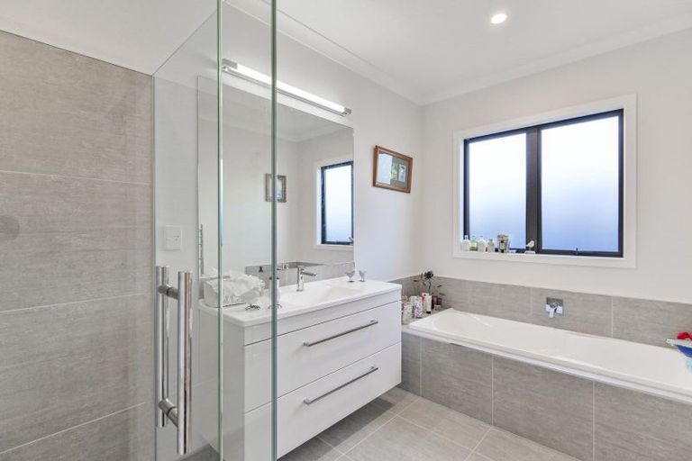 Photo of property in 36 Whakatomo Place, Havelock North, 4130