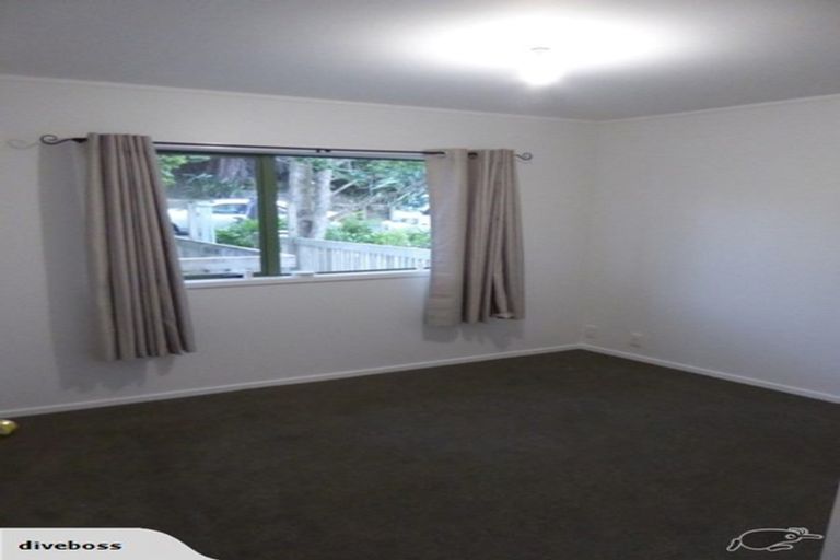 Photo of property in 12a Seaton Road, Murrays Bay, Auckland, 0630
