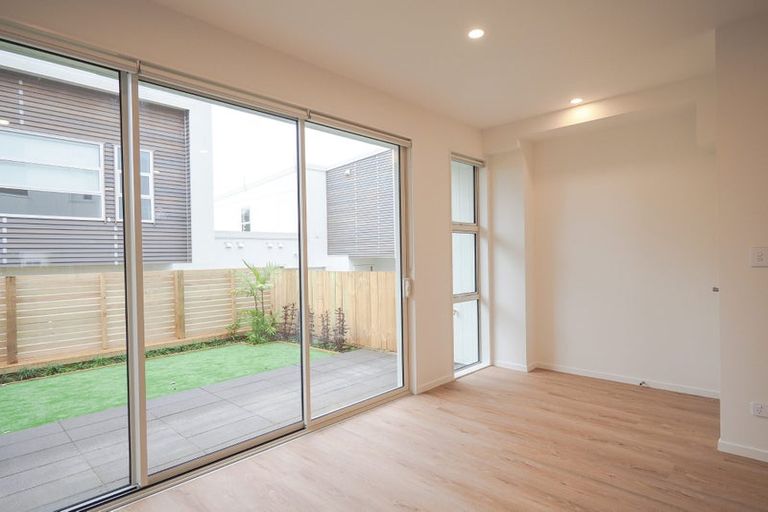 Photo of property in 3/10 Tirimoana Road, Te Atatu South, Auckland, 0602