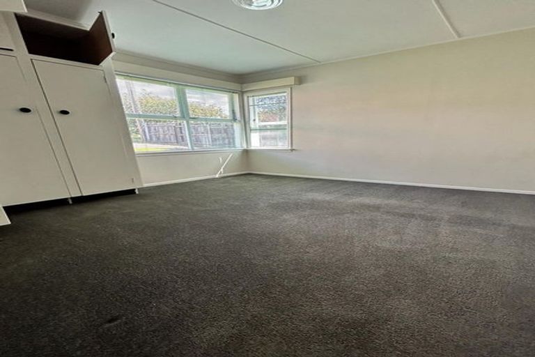 Photo of property in 106 Lincoln Park Avenue, Massey, Auckland, 0614