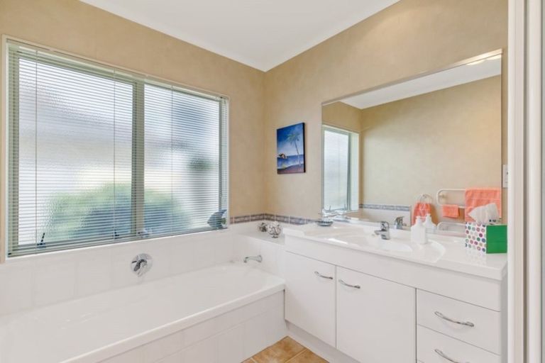 Photo of property in 25 Carribean Place, Papamoa Beach, Papamoa, 3118