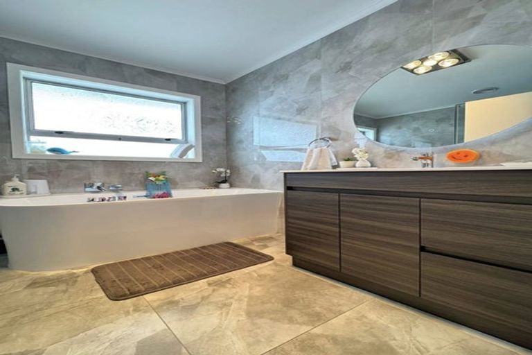 Photo of property in 31 Hill Crescent, Papakura, 2110