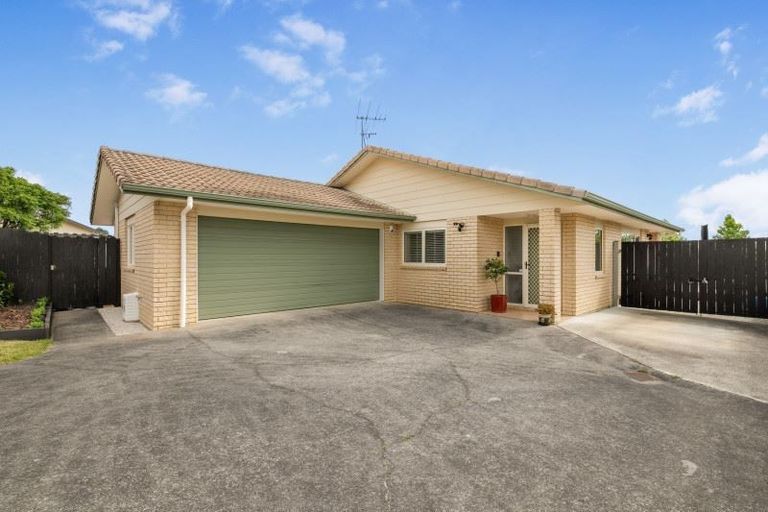 Photo of property in 22 Emmerdale Avenue, Papakura, 2110