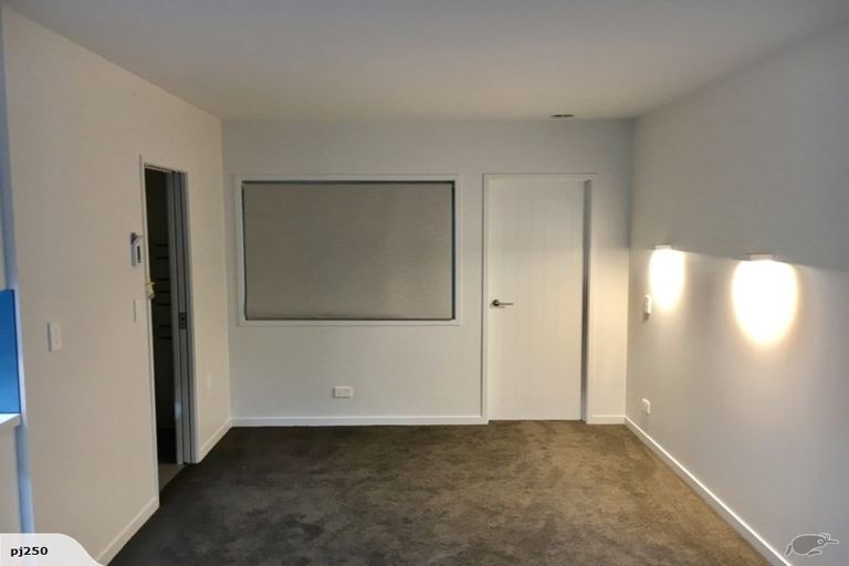 Photo of property in 20 Vienna Place, Birkenhead, Auckland, 0626