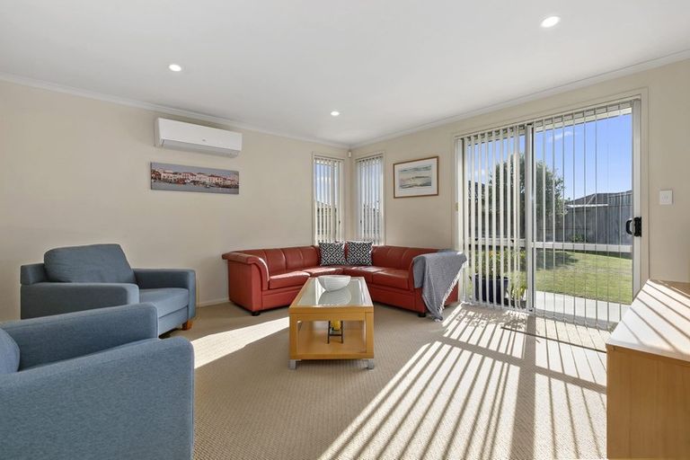 Photo of property in 6 Stenning Place, Papamoa Beach, Papamoa, 3118