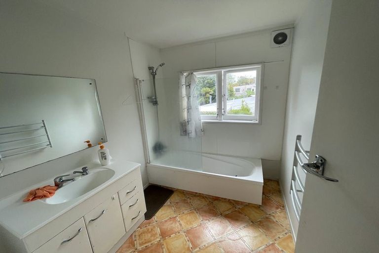 Photo of property in 155 Glenfield Road, Hillcrest, Auckland, 0626