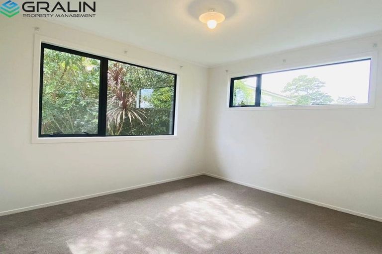 Photo of property in 32 Kelman Road, Kelston, Auckland, 0602