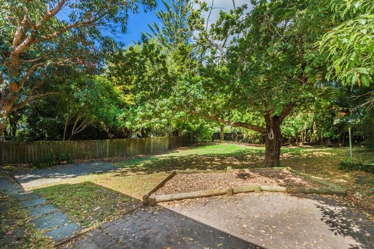 Photo of property in 10 Park Rise, Campbells Bay, Auckland, 0630