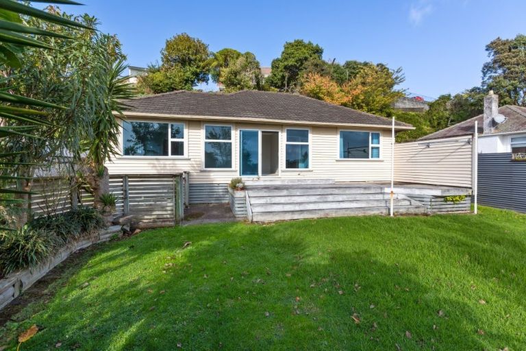 Photo of property in 31 Queens Road, Glen Avon, New Plymouth, 4312