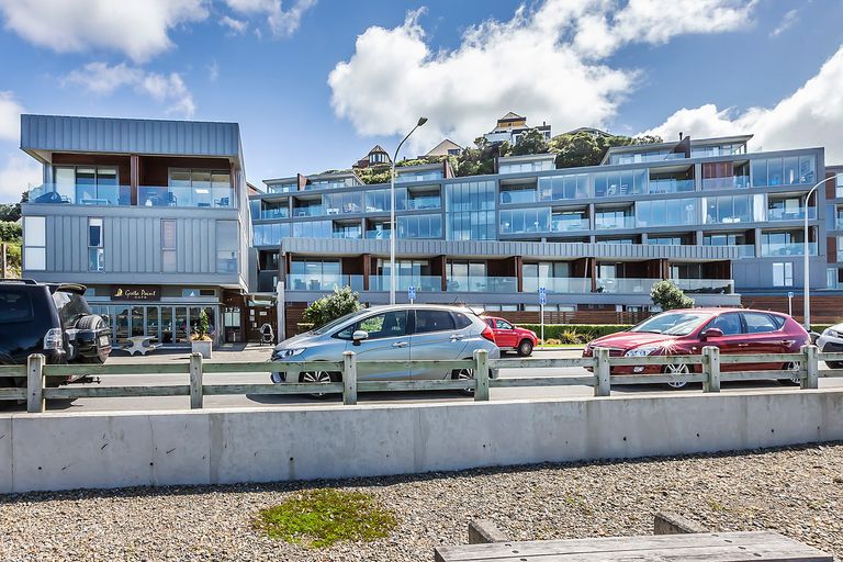 Photo of property in Patent 326 Apartments, 326 Evans Bay Parade, Hataitai, Wellington, 6021