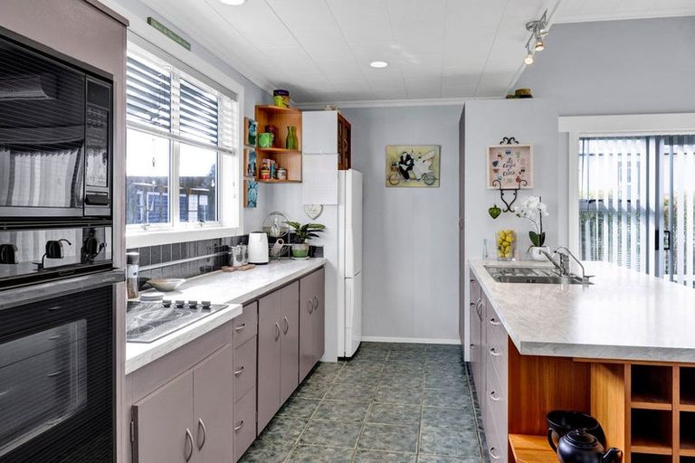 Photo of property in 1 Morrissey Street, Hawera, 4610