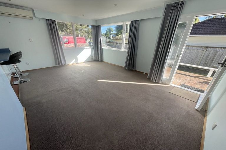 Photo of property in 2/26 Tawa Street, Eastbourne, Lower Hutt, 5013
